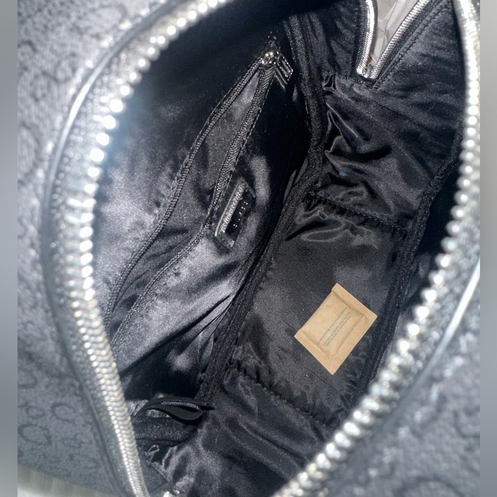 BRAND NEW GUESS BACKPACK - Picture 4 of 5